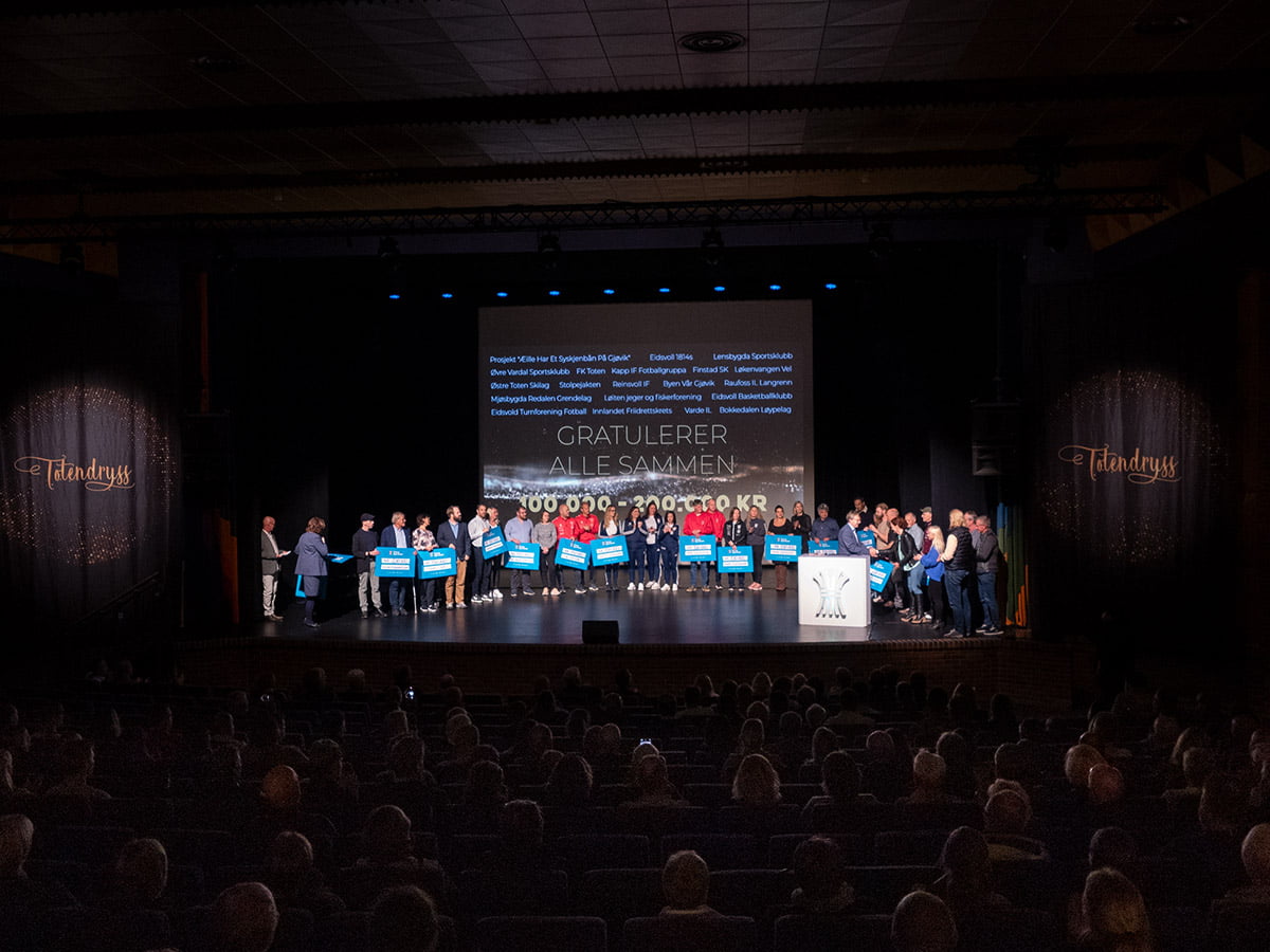 Totendryss gavemottakere på scenen